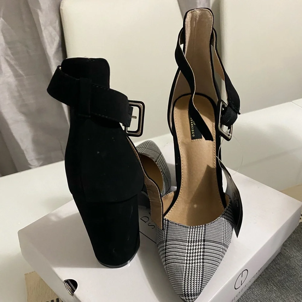 Heels - Picture 2 of 3